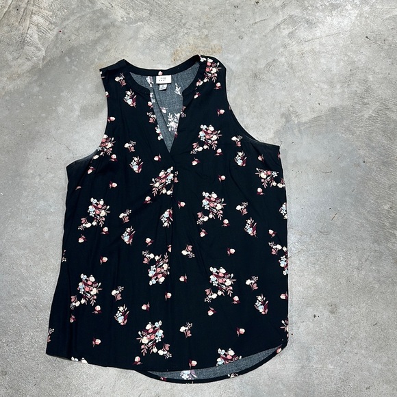 New Day Brand Black With Flowers Tank Sleeveless  Size M  G59